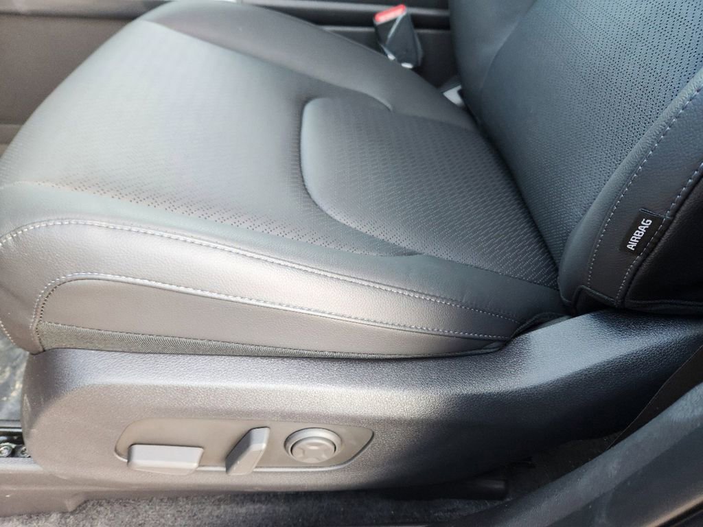 Certified 2025 Kia Carnival SX Prestige image 11