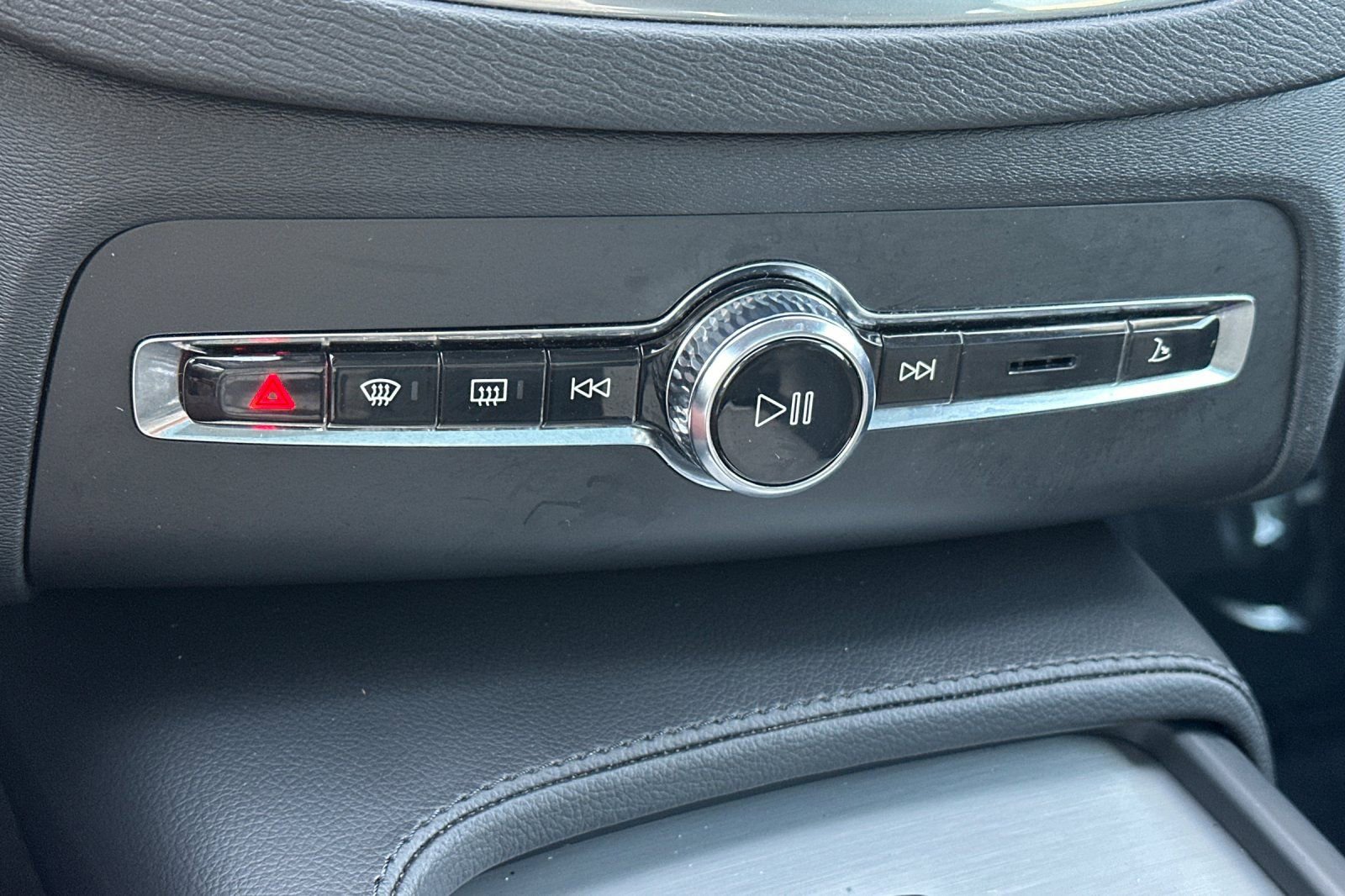 Certified 2023 Volvo XC90 B5 Core w/ Climate Package image 25