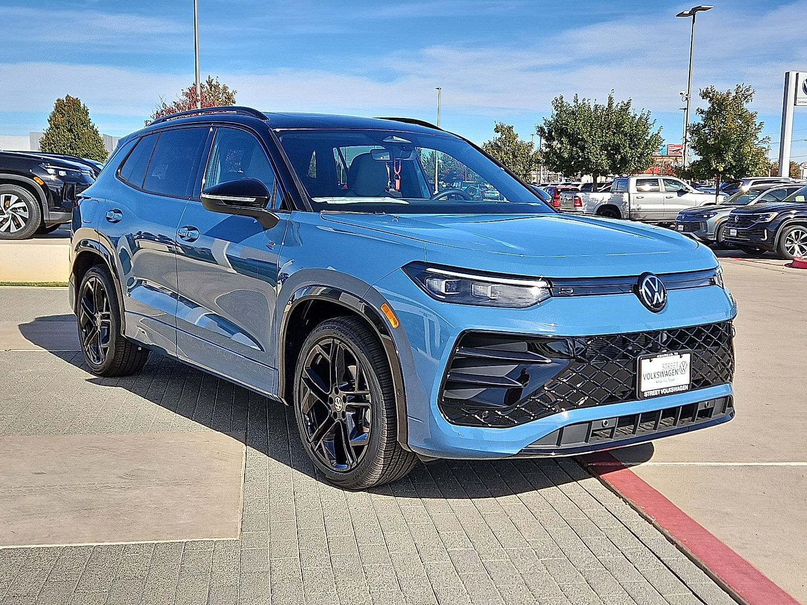 New 2026 Volkswagen Tiguan SE R-Line image 5