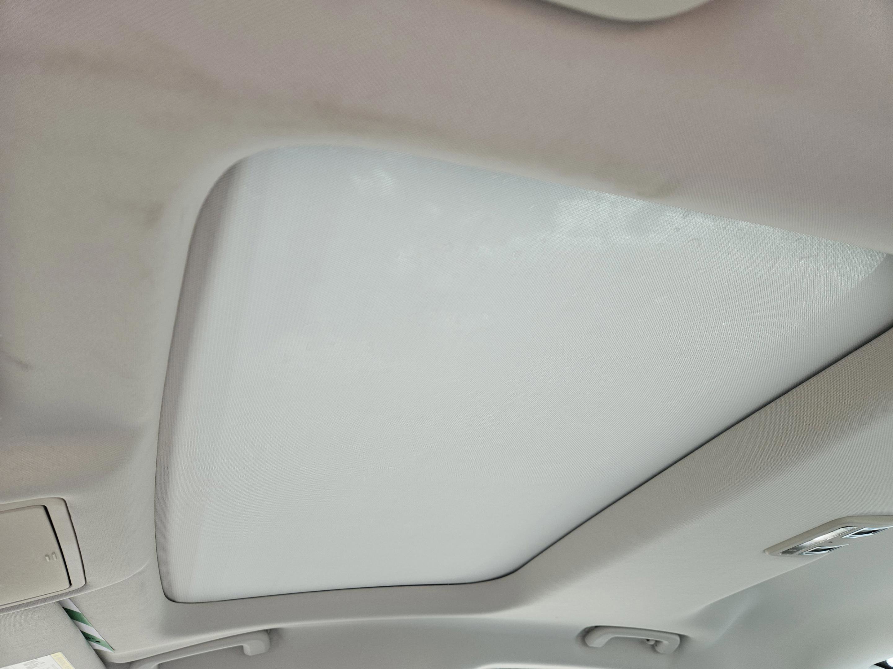 Used 2017 Jaguar XF Prestige image 32