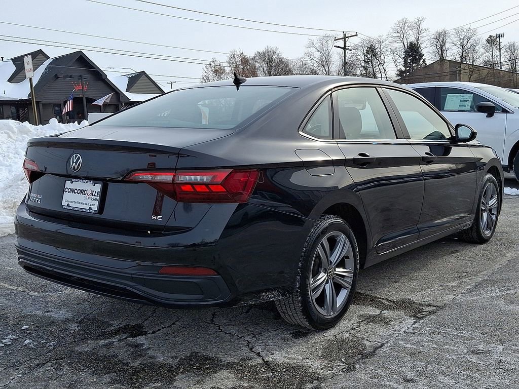 Used 2024 Volkswagen Jetta SE image 6