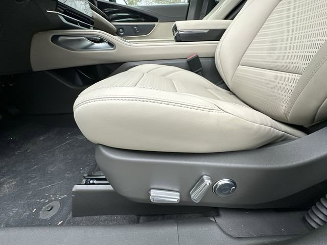 Used 2025 Lincoln Nautilus Reserve AWD/4WD image 12