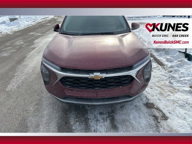 Used 2025 Chevrolet Trax LT image 3