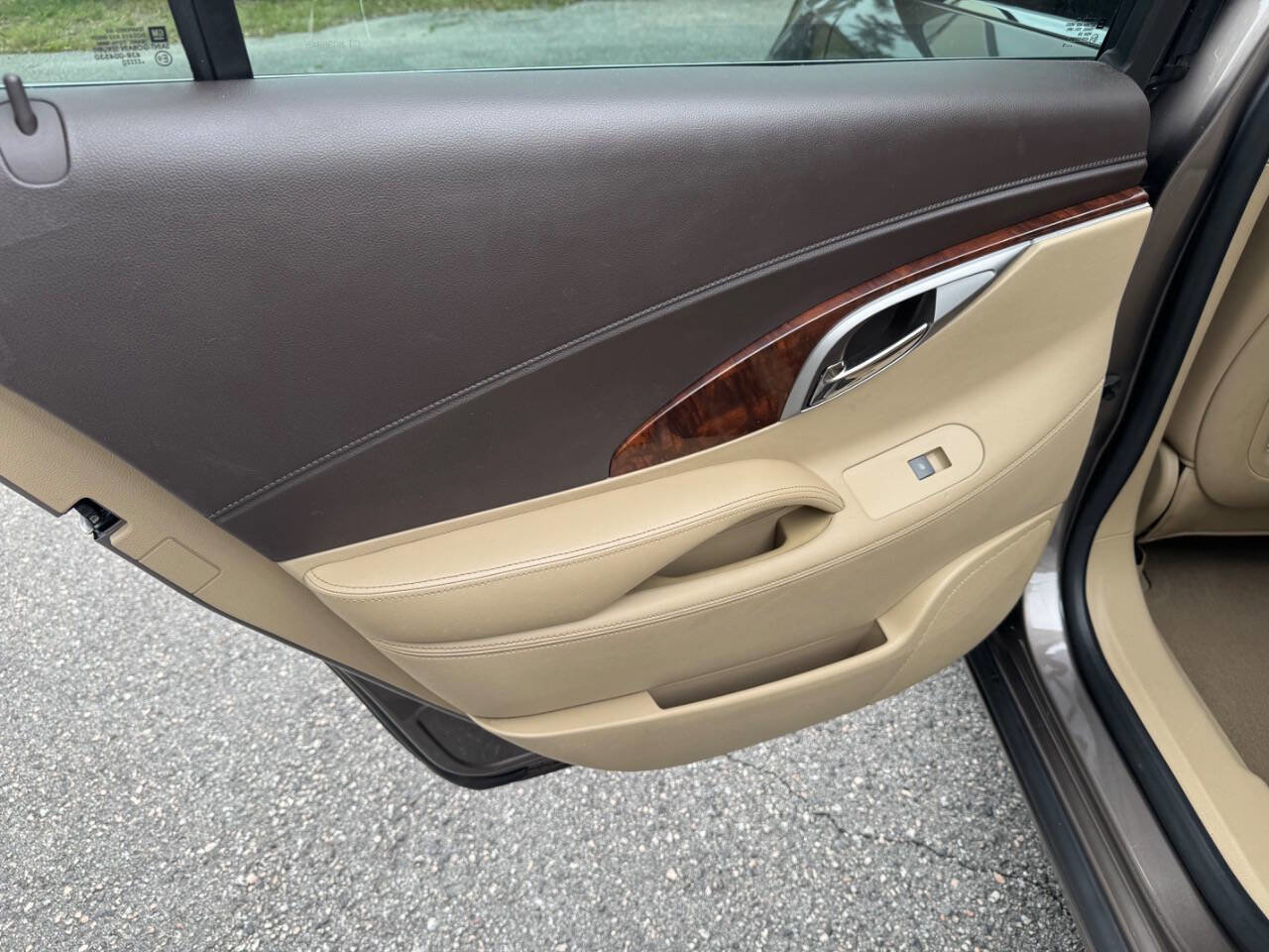 Used 2010 Buick LaCrosse CXL image 39