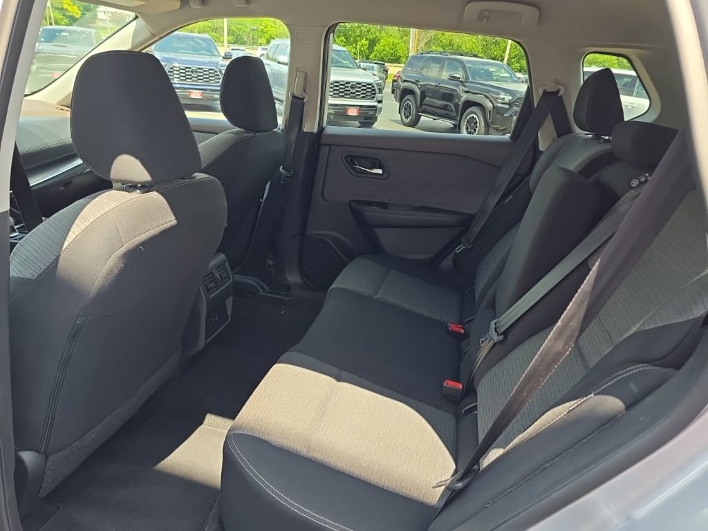Used 2023 Nissan Rogue SV FWD image 12