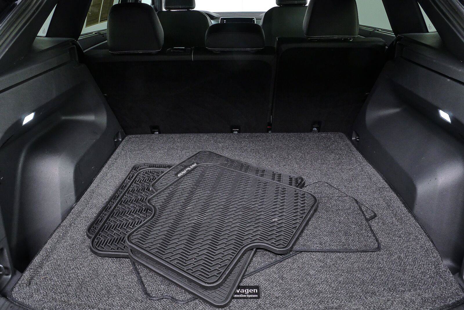 Certified 2025 Volkswagen Atlas Cross Sport SE w/ Panoramic Sunroof Package AWD/4WD image 28