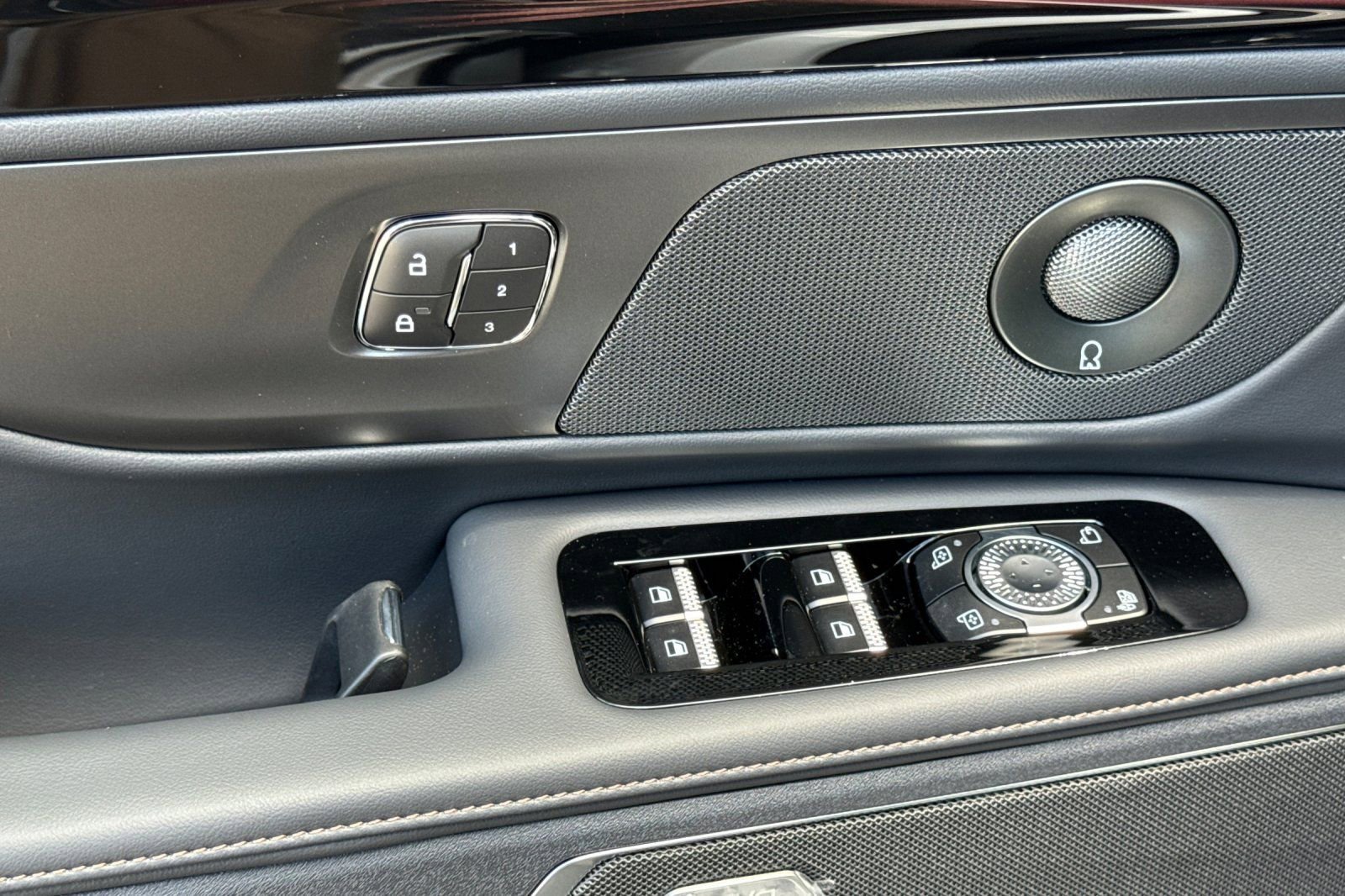 New 2026 Lincoln Nautilus Reserve image 9