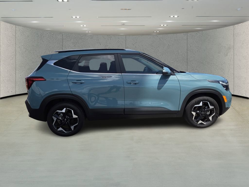 Used 2025 Kia Seltos EX image 2