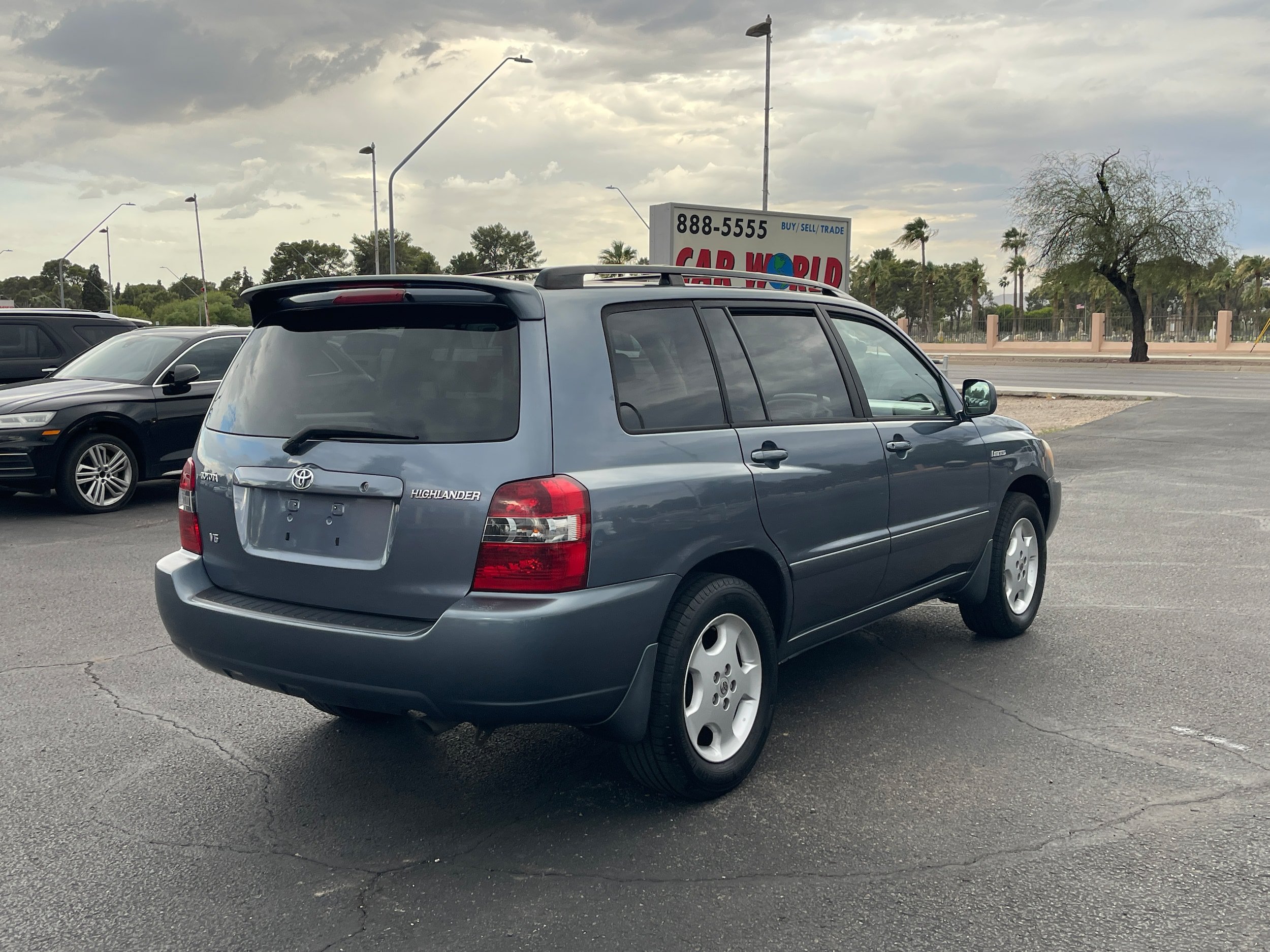 Used 2005 Toyota Highlander 2WD V6 w/ 3rd Row image 5