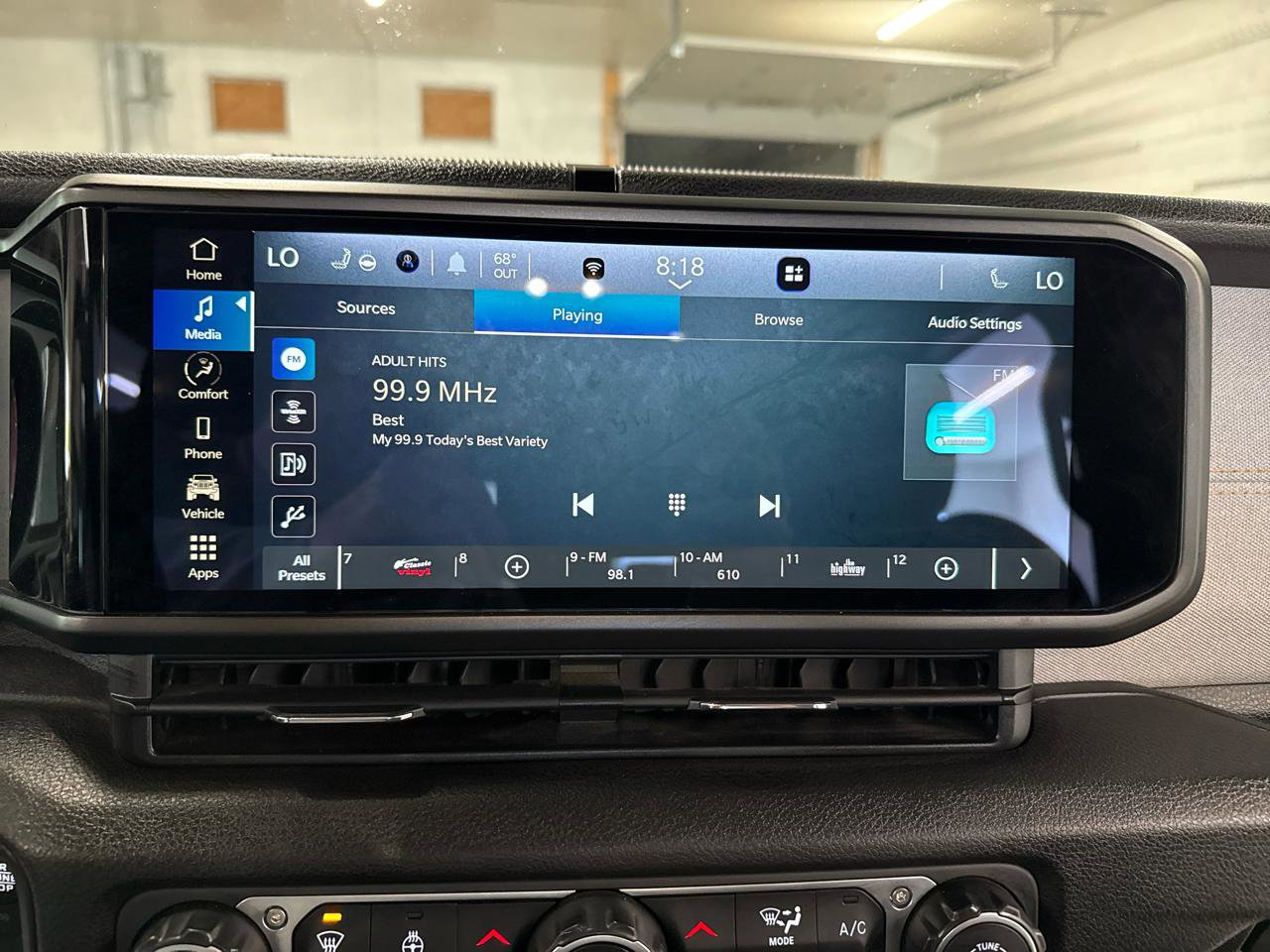 Used 2024 Jeep Wrangler Unlimited image 16