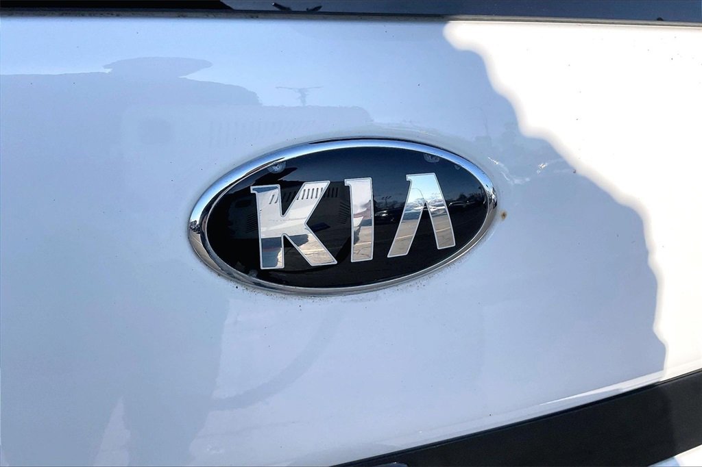 Used 2016 Kia Soul + image 7
