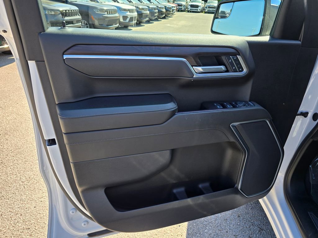 Used 2025 GMC Sierra 1500 SLT AWD/4WD image 16