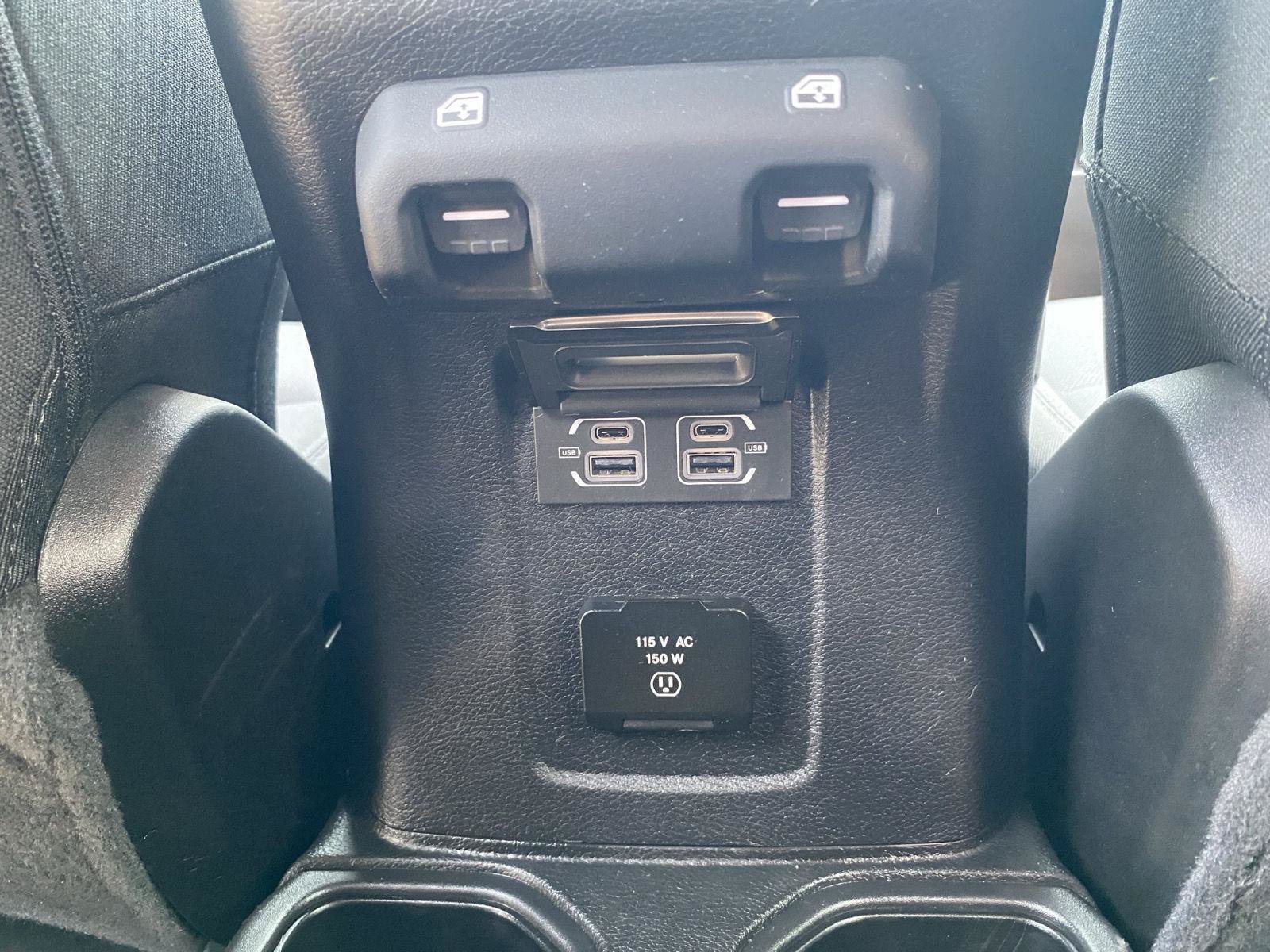 Used 2022 Jeep Wrangler Unlimited Sahara w/ Cold Weather Group AWD/4WD image 32