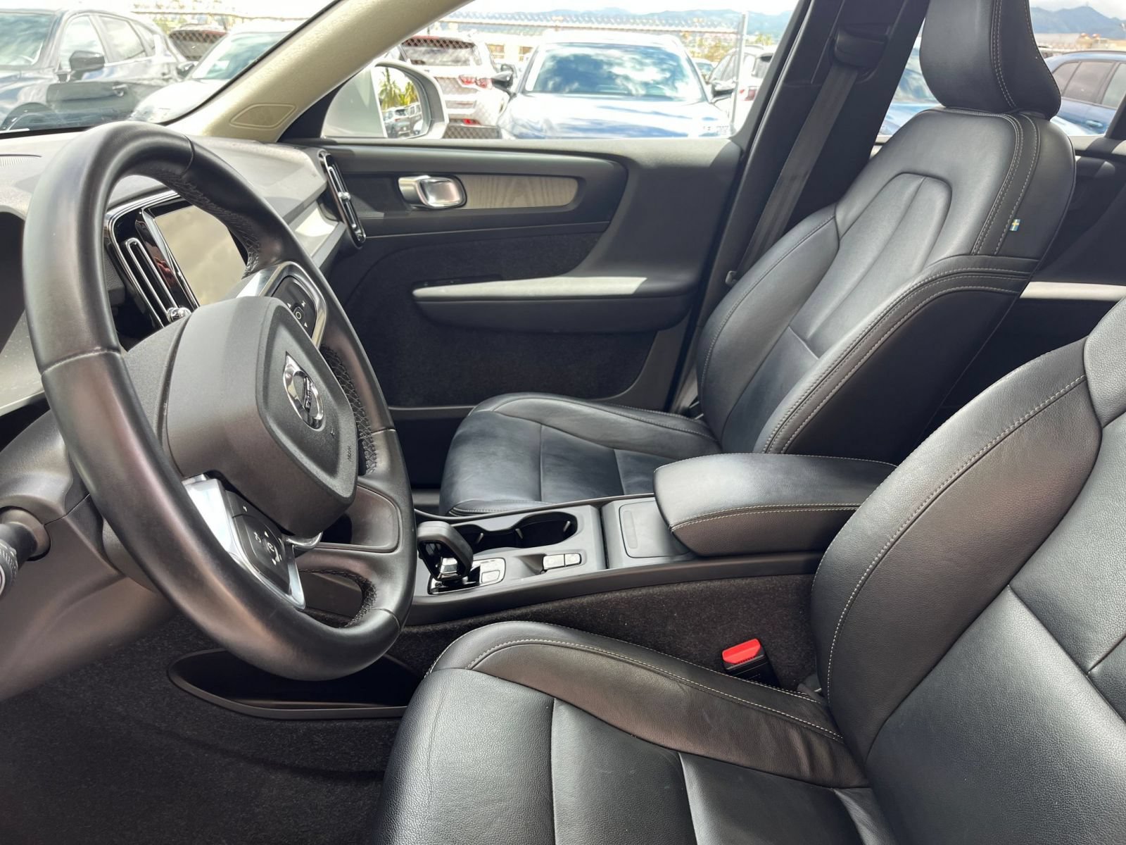 Used 2024 Volvo XC40 B5 Core AWD/4WD image 29