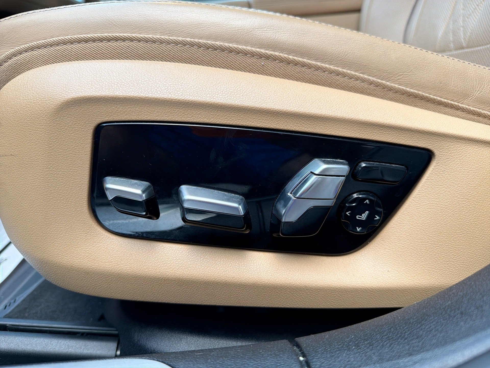 Used 2020 BMW 750i xDrive w/ Executive Package AWD/4WD image 14