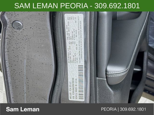 New 2025 Jeep Grand Cherokee L Altitude image 32