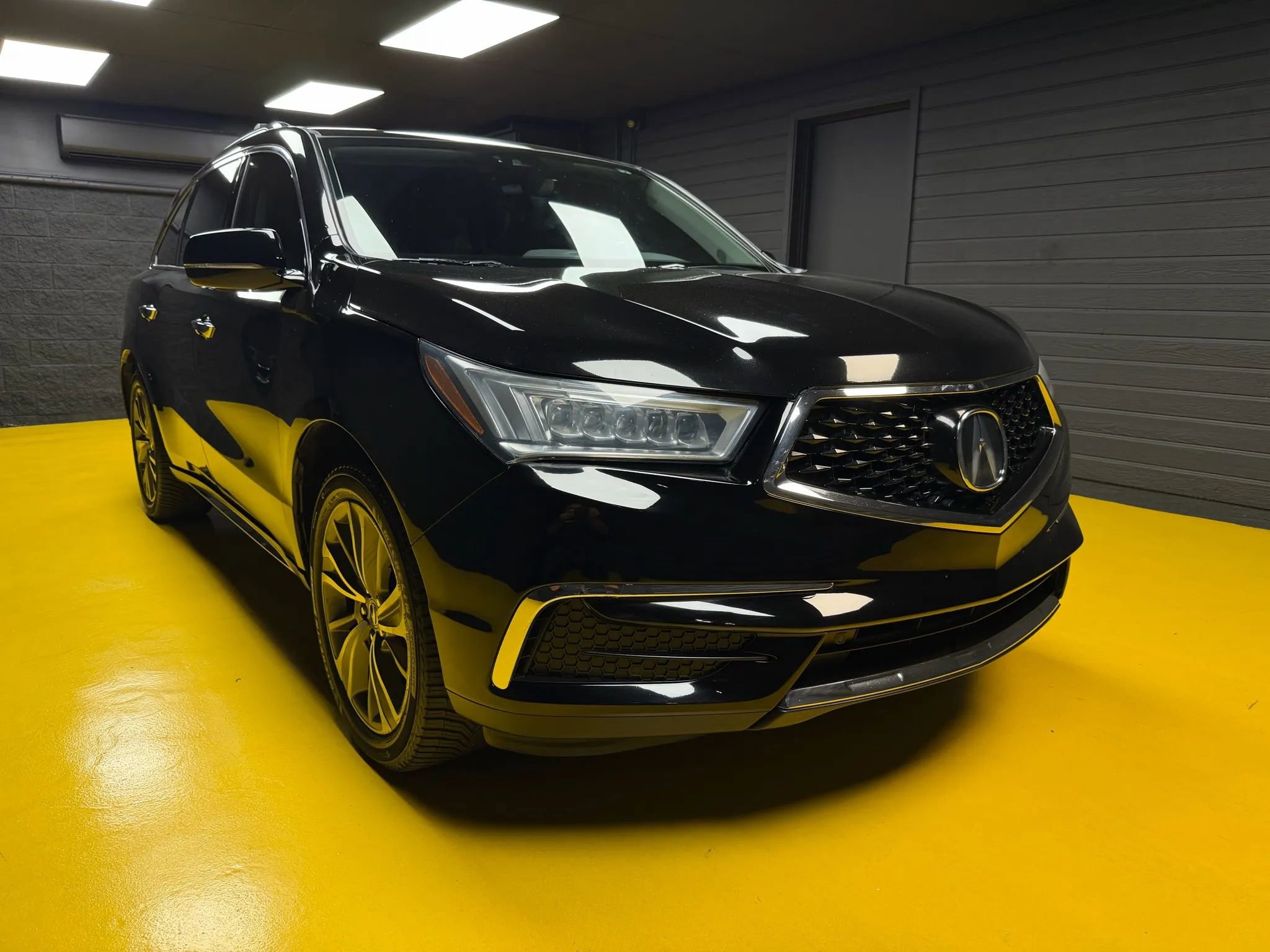 Used 2018 Acura MDX SH-AWD w/ Technology Package image 3