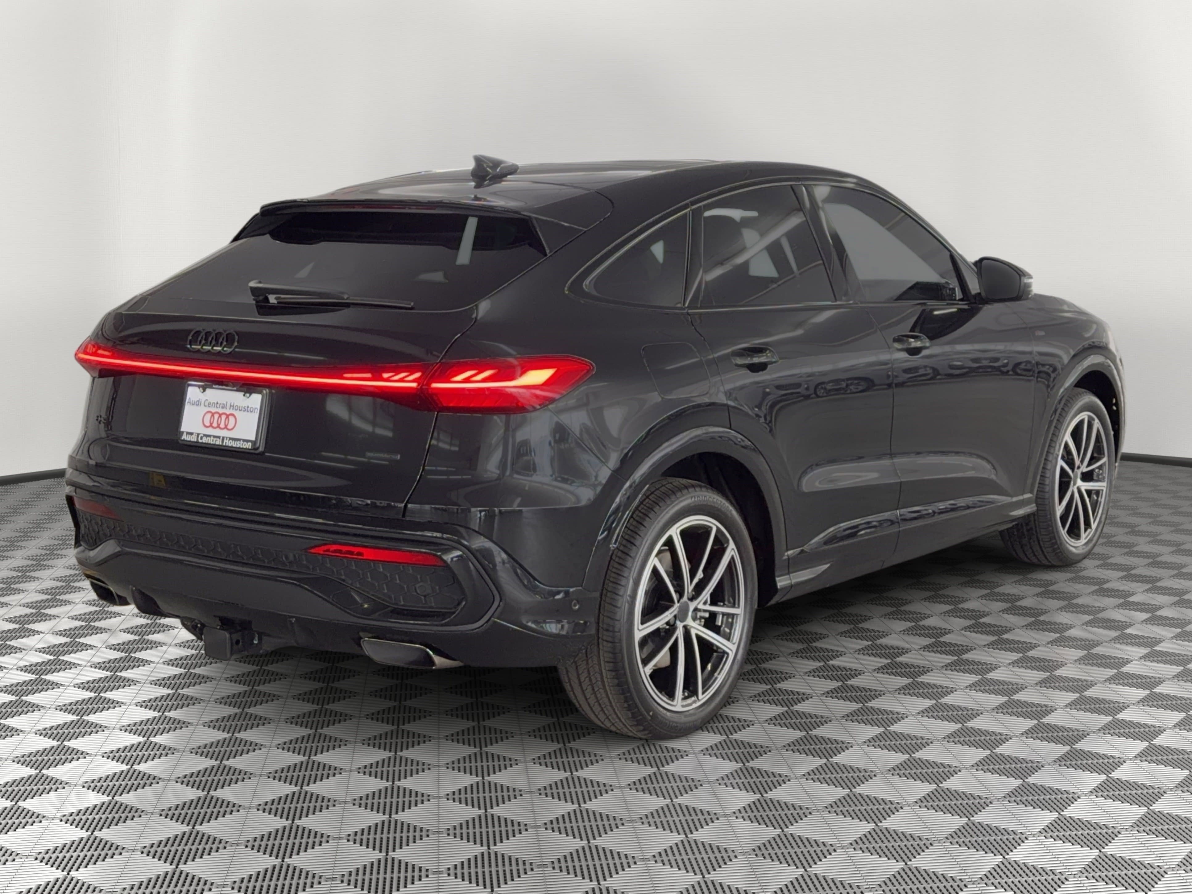 New 2026 Audi Q5 Prestige image 9