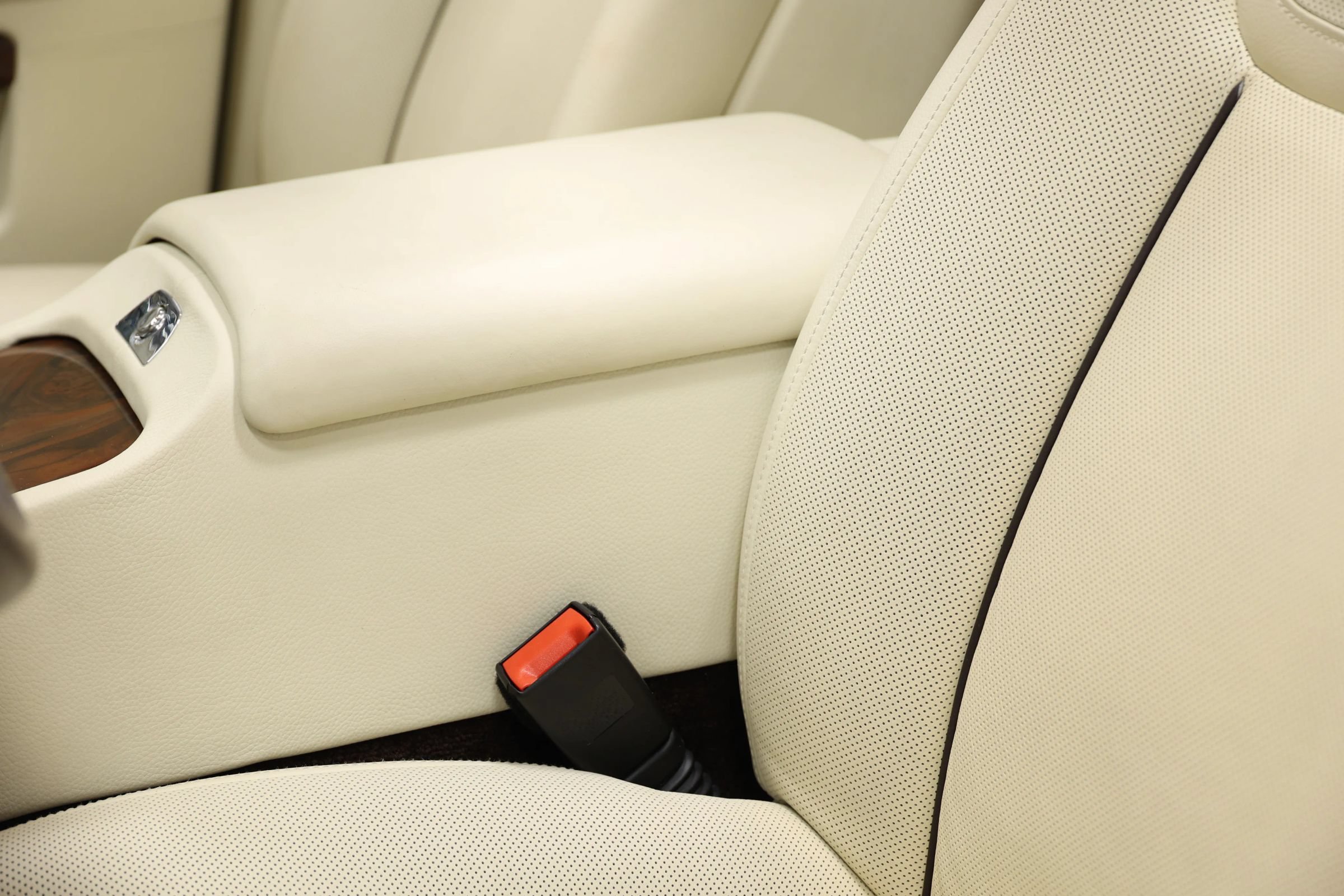 Used 2016 Rolls-Royce Ghost RWD image 22