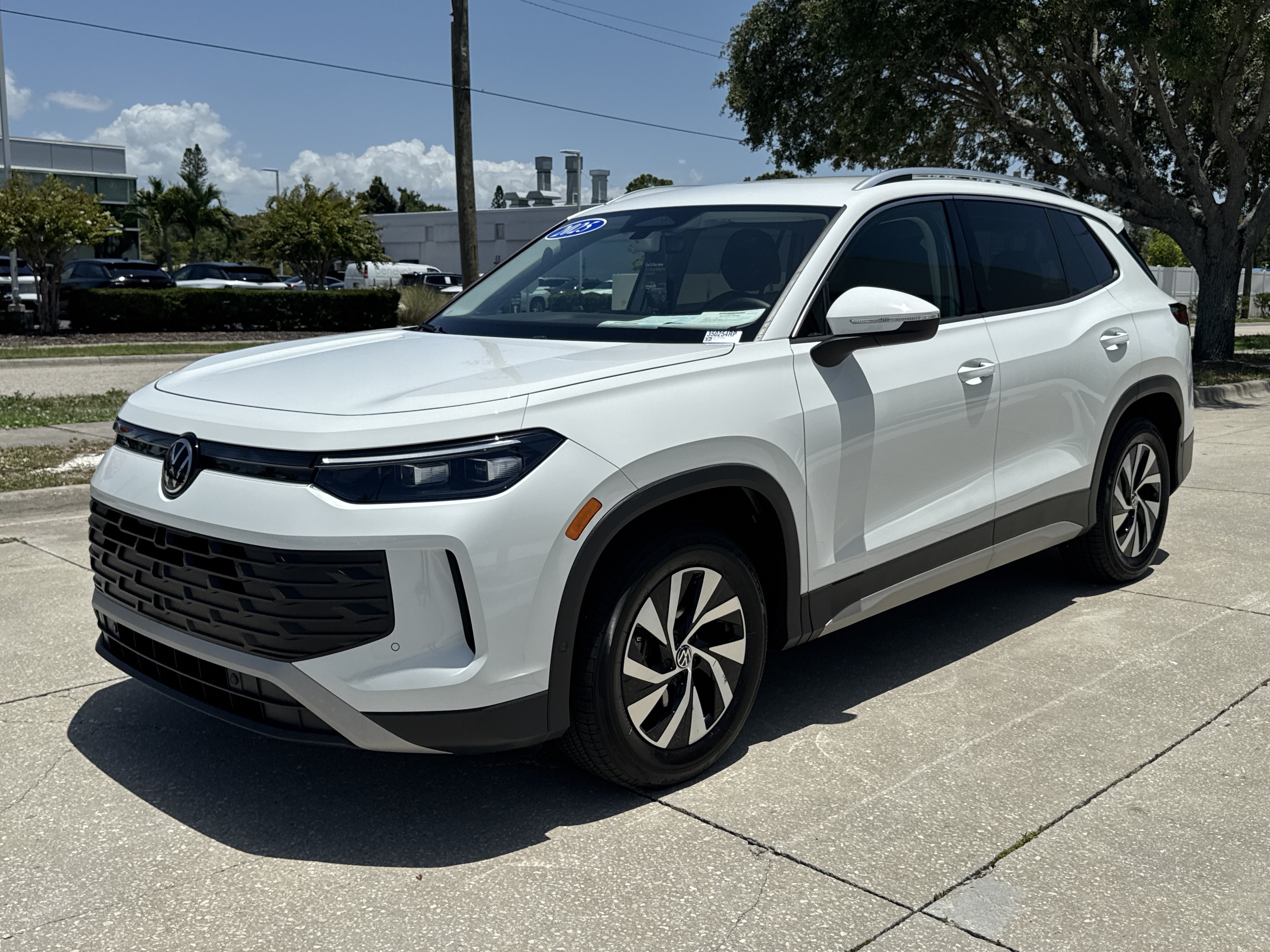 Certified 2025 Volkswagen Tiguan S FWD image 8