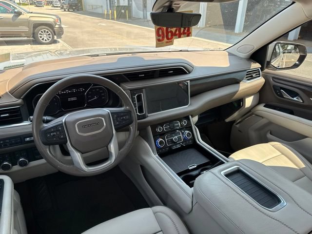 Used 2021 GMC Yukon XL Denali w/ Denali Premium Package AWD/4WD image 12