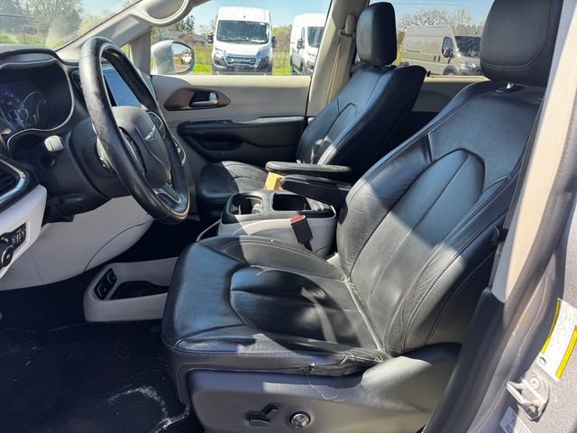 Used 2017 Chrysler Pacifica Touring-L Plus w/ Tire & Wheel Group FWD image 23