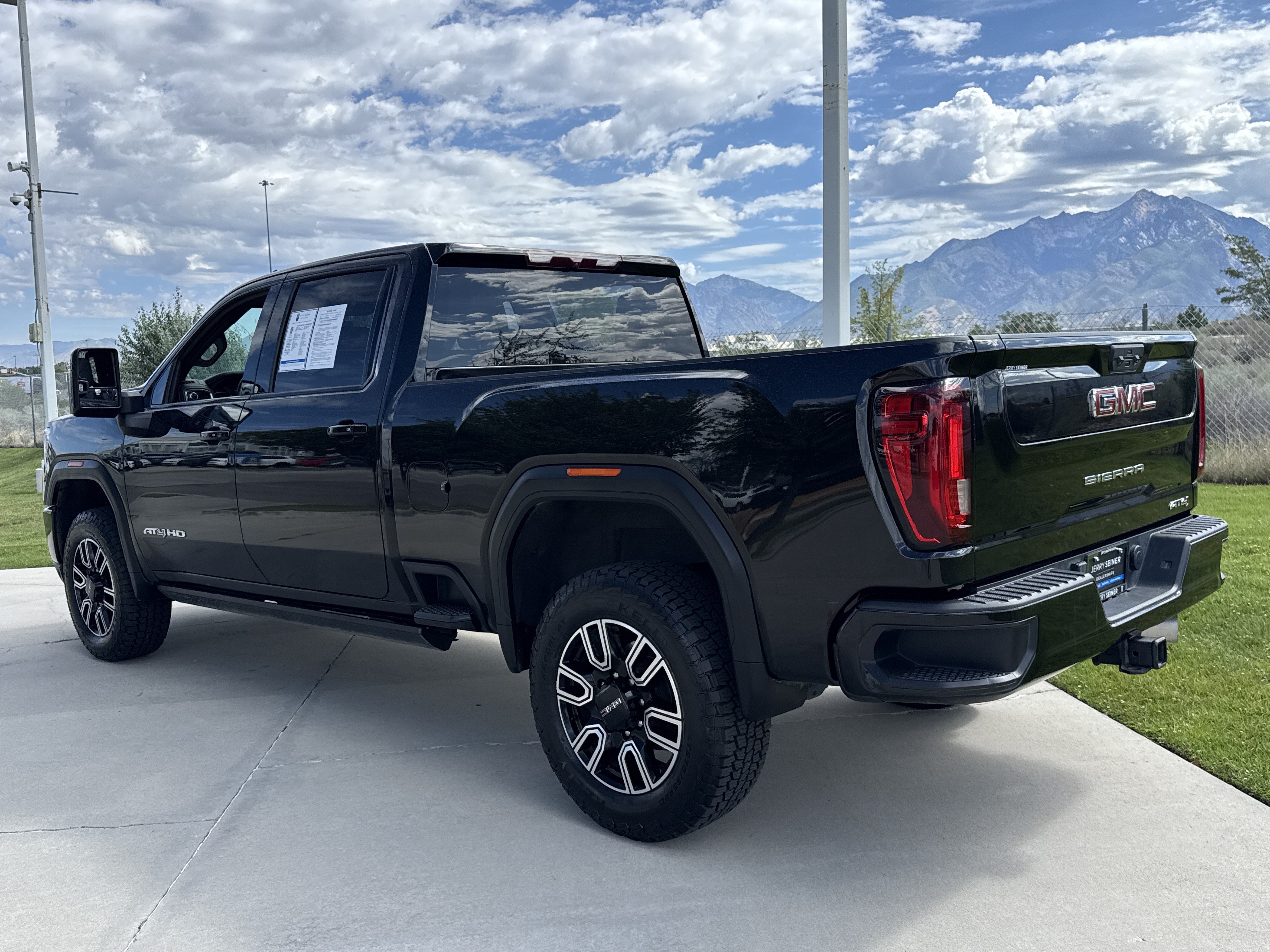 Used 2023 GMC Sierra 3500 AT4 w/ Gooseneck/5TH Wheel Package AWD/4WD image 3