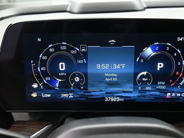 Used 2025 Chevrolet Suburban LT w/ Comfort Package AWD/4WD image 9
