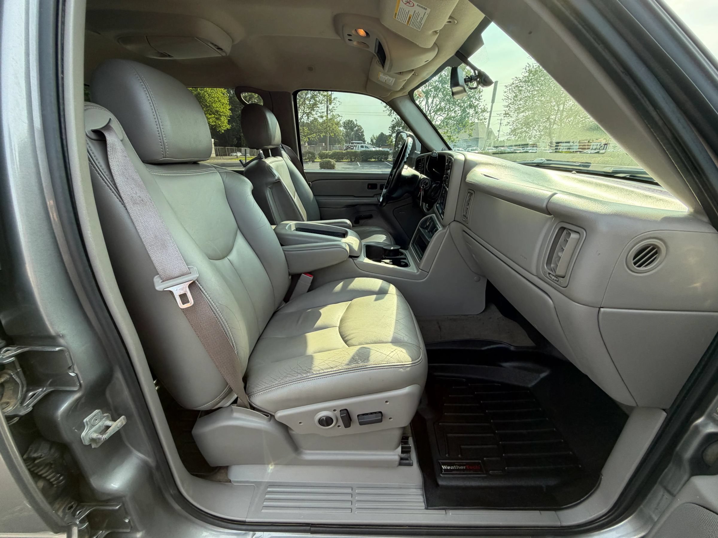 Used 2006 Chevrolet Silverado 2500 LT w/ Heavy-Duty Power Package AWD/4WD image 22