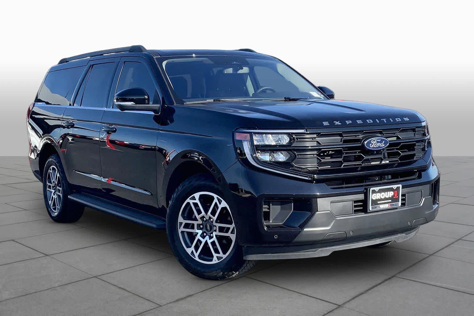 Used 2025 Ford Expedition Max Active AWD/4WD image 3