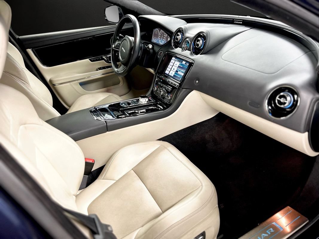 Used 2015 Jaguar XJ AWD/4WD image 22