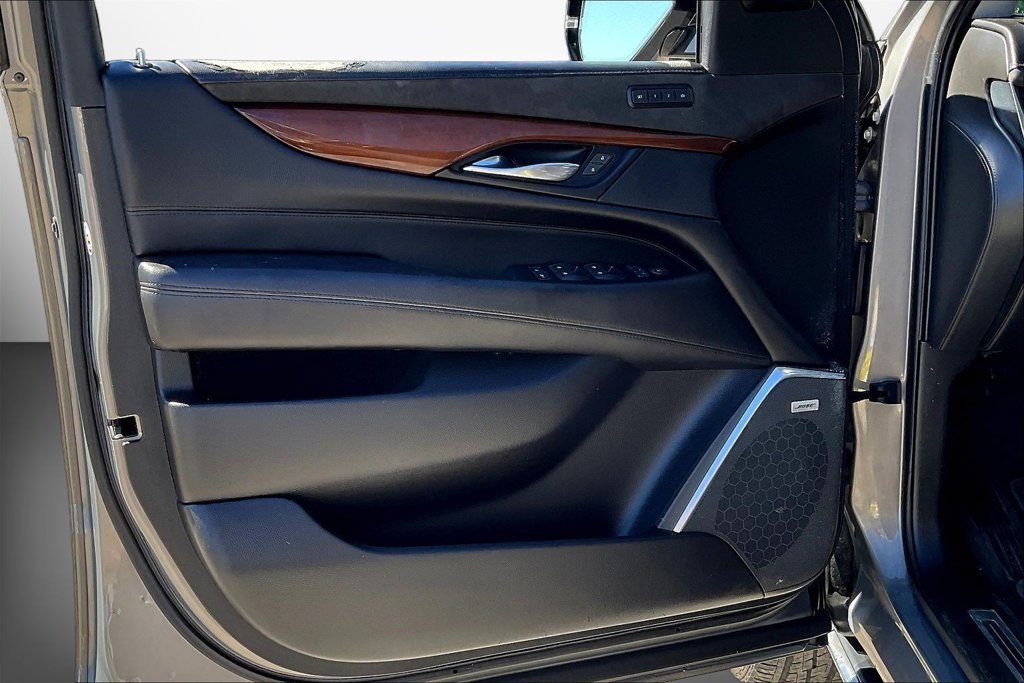 Used 2019 Cadillac Escalade ESV Premium Luxury RWD image 20