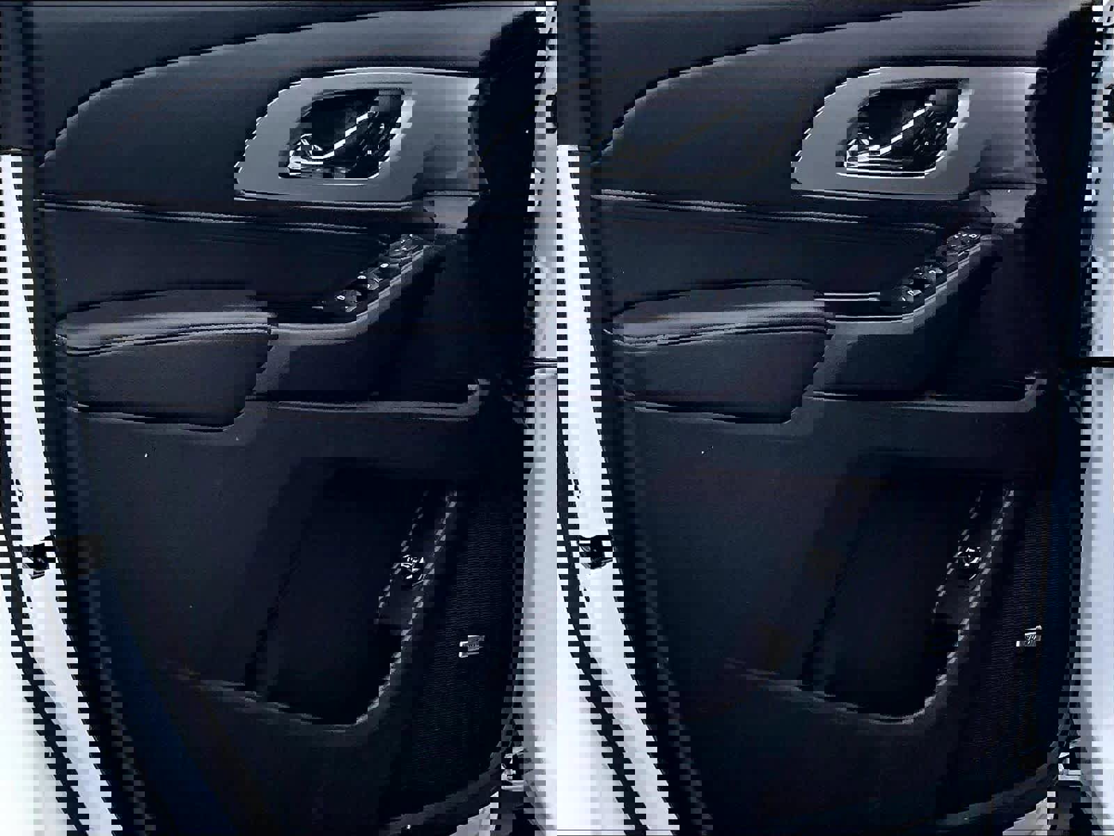 Used 2020 Chevrolet Traverse LT w/ LT Premium Package image 9