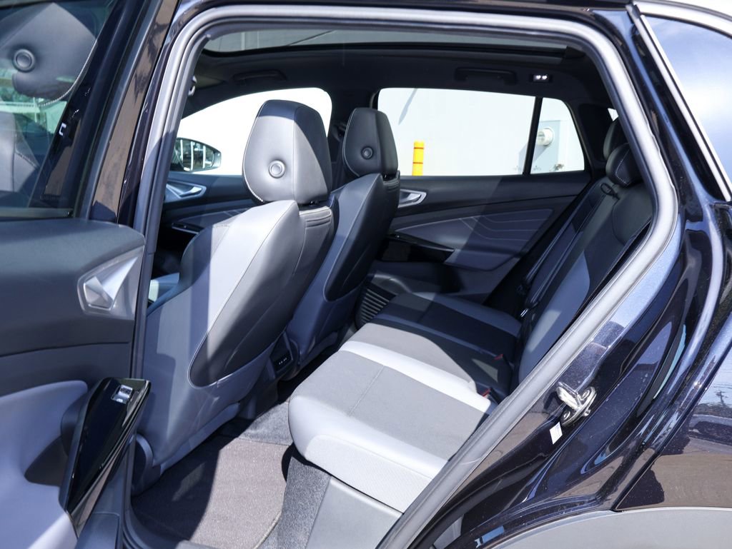 Used 2023 Volkswagen ID.4 Pro S image 16