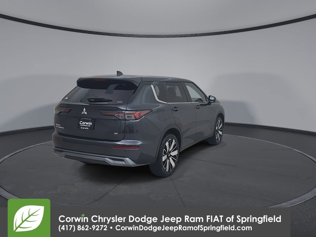 Used 2025 Mitsubishi Outlander SE image 14