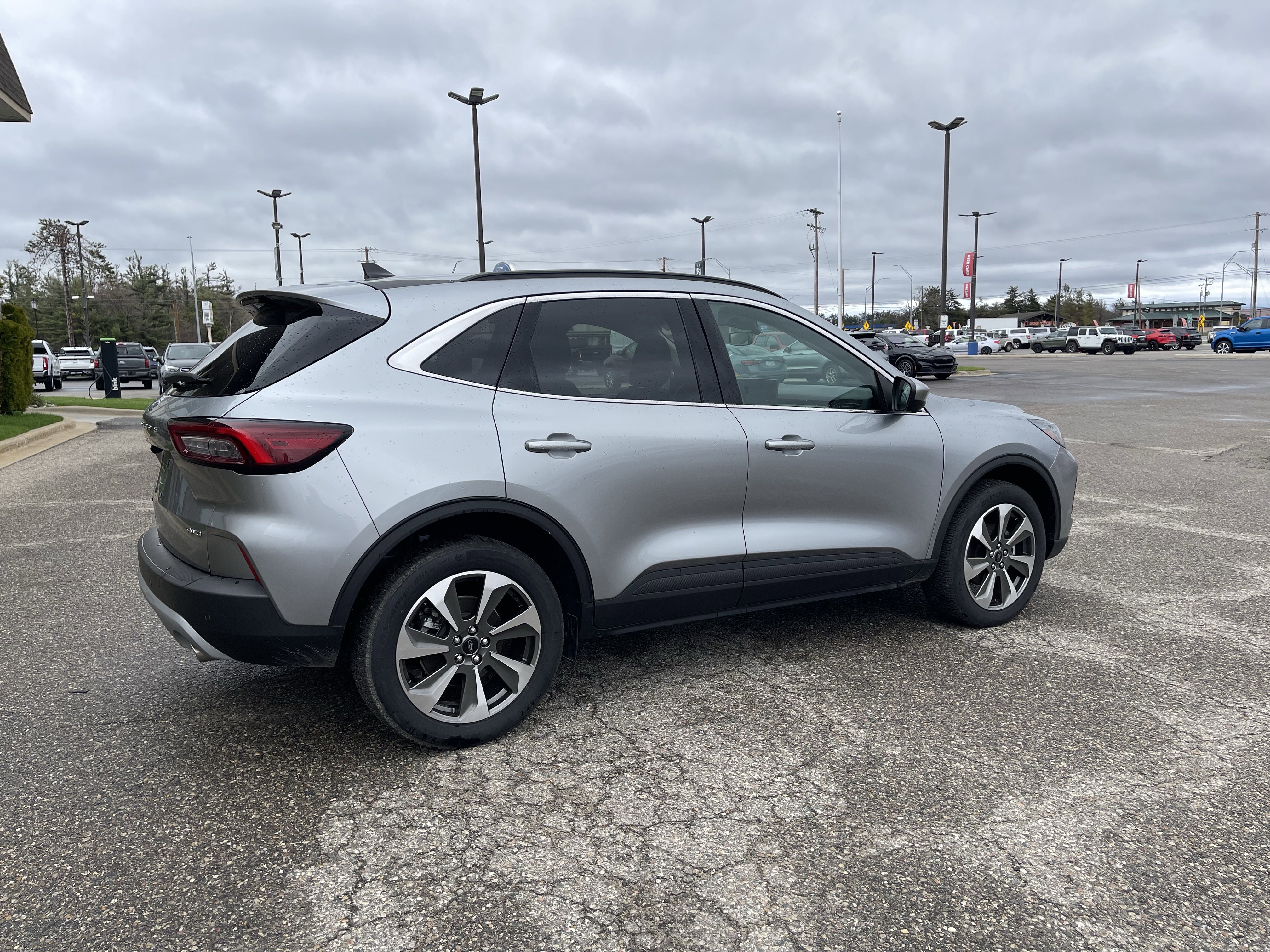 Certified 2024 Ford Escape Platinum AWD/4WD image 4