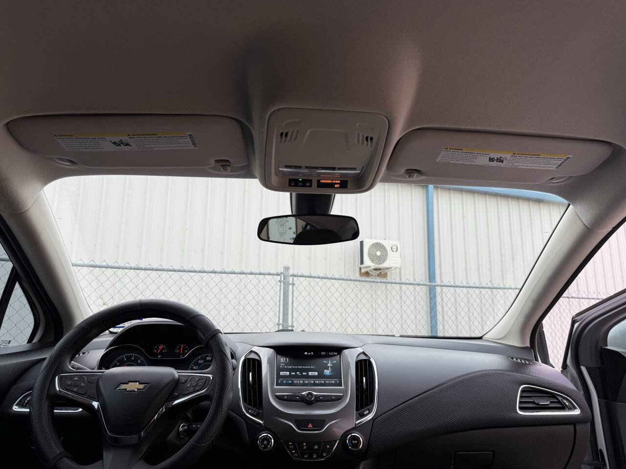 Used 2017 Chevrolet Cruze LT image 29