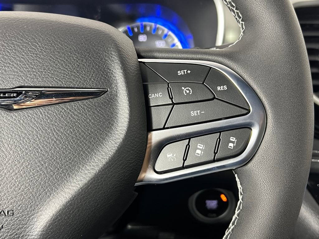 New 2026 Chrysler Pacifica Select image 10