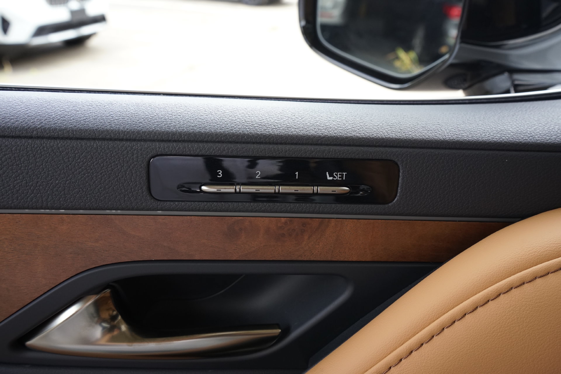 Used 2023 Lexus LX 600 4WD w/ Accessory Package (Z1) image 28