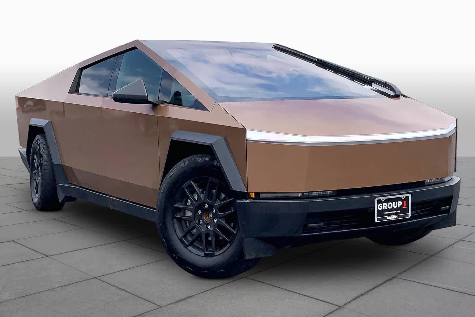 Used 2025 Tesla Cybertruck AWD Crew Cab image 2