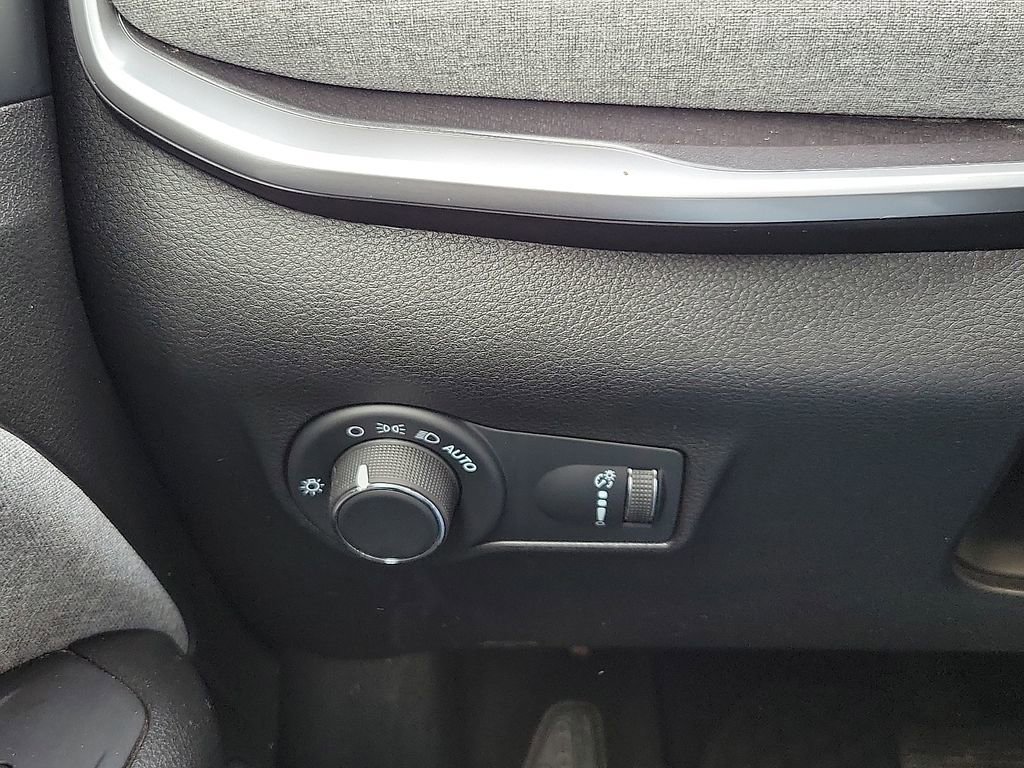 Used 2023 Jeep Compass Sport image 14