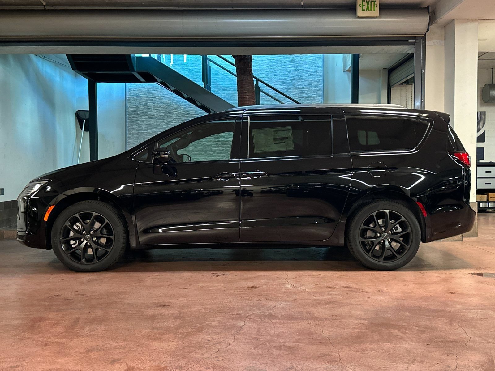 New 2027 Chrysler Pacifica Limited w/ Family Tech Group AWD/4WD image 2