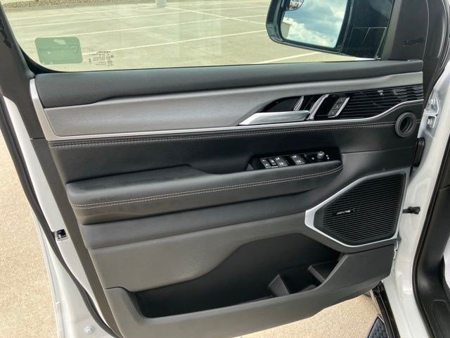 New 2026 Jeep Grand Wagoneer Limited AWD/4WD image 9