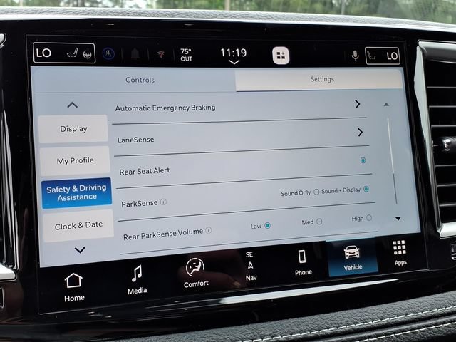 New 2027 Chrysler Pacifica Limited FWD image 7