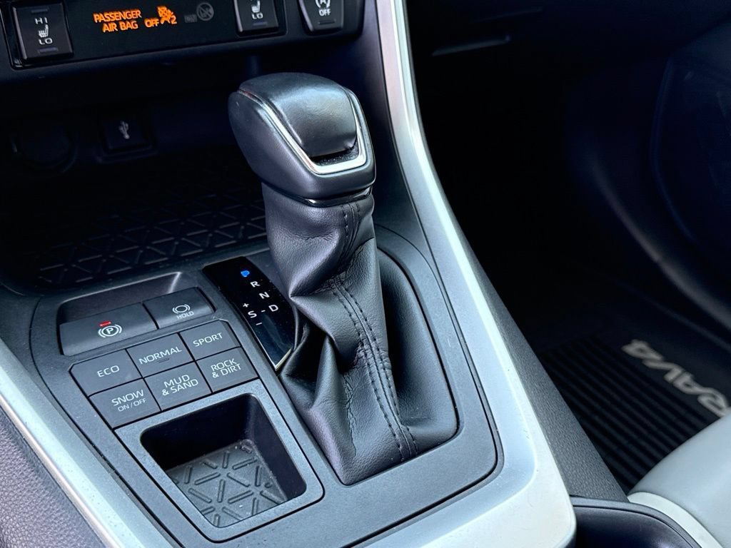 Certified 2020 Toyota RAV4 XLE Premium AWD/4WD image 28