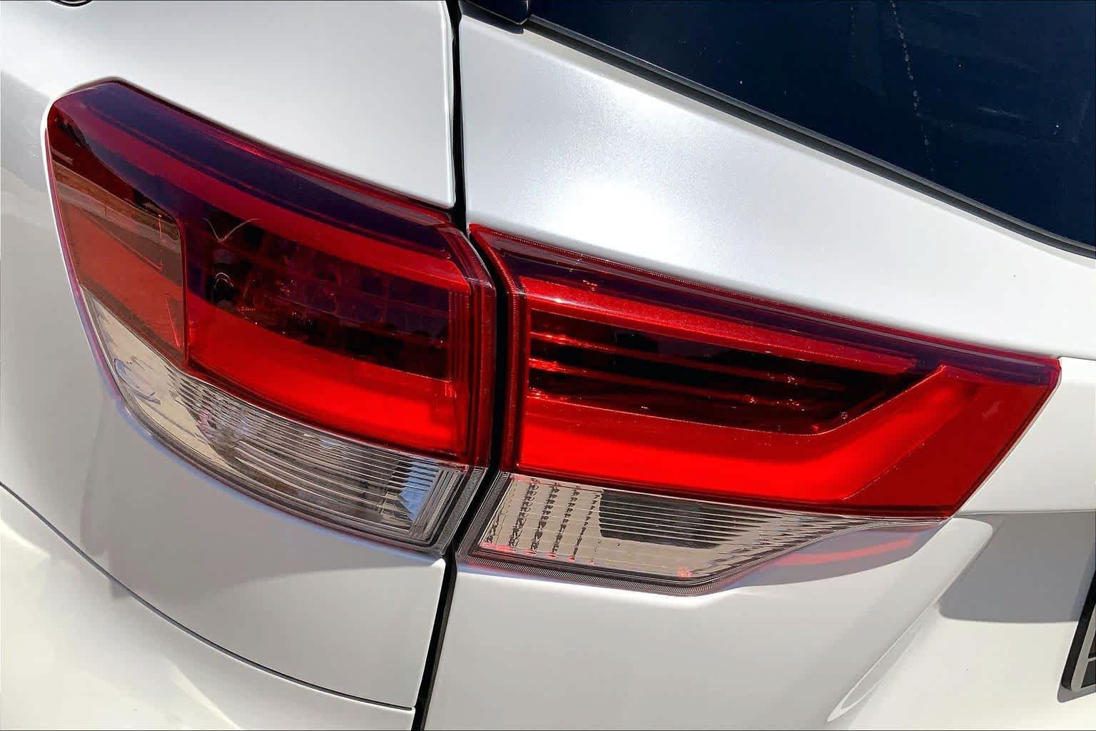 Used 2019 Toyota Highlander XLE FWD image 31