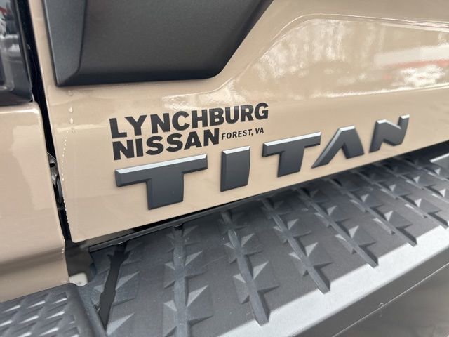Used 2023 Nissan Titan PRO-4X w/ Pro-4x Convenience Package image 12