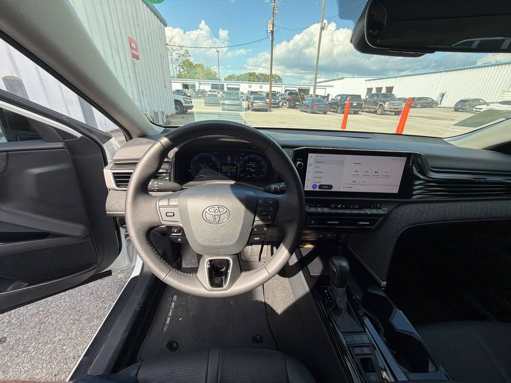 Used 2025 Toyota Camry XLE FWD image 12