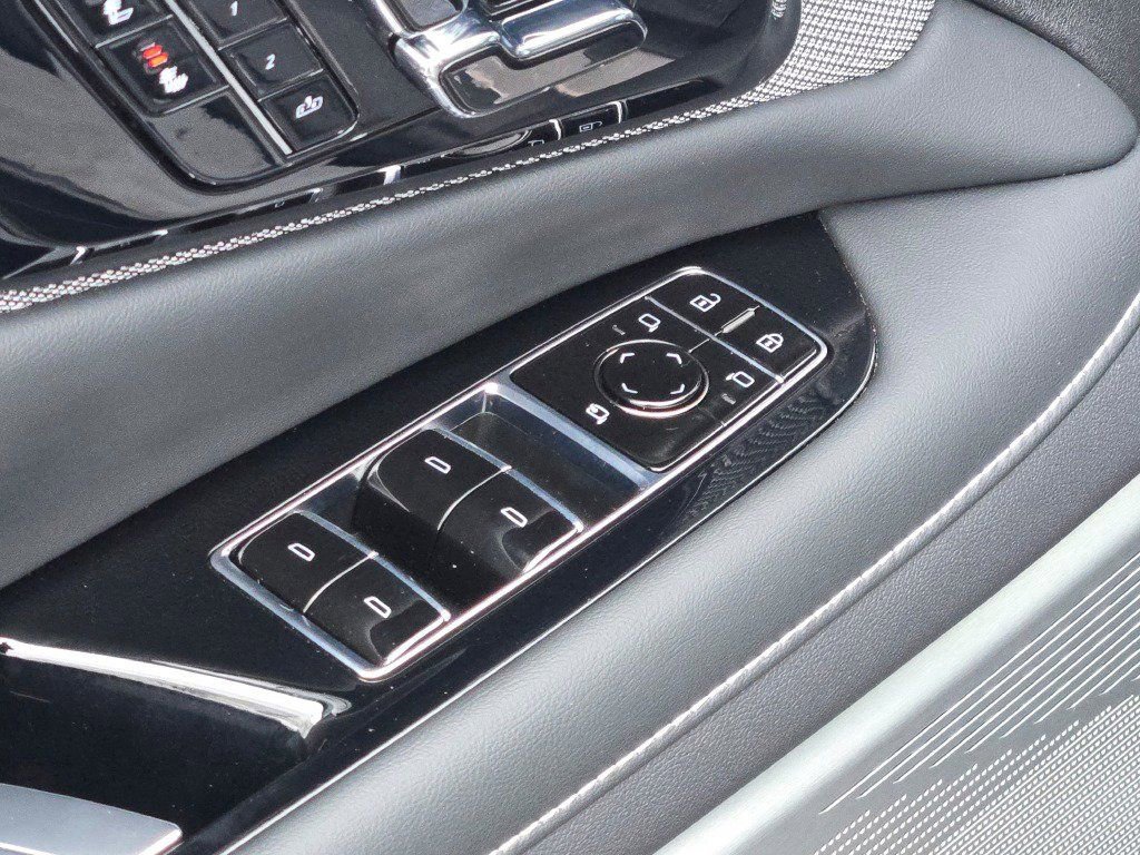 Used 2025 Cadillac Optiq Luxury 1 w/ LPO, Floor Liner Package AWD/4WD image 21