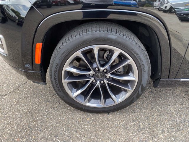 Used 2024 Jeep Wagoneer Series III w/ Premium Group I AWD/4WD image 13